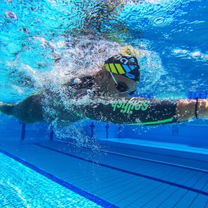 Ο Έλληνας Aquaman δεν σταματά να κολυμπά ποτέ