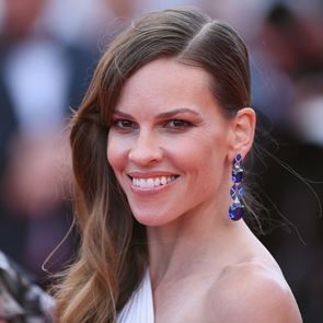 Κάποτε η Hilary Swank ζούσε σε ένα αυτοκίνητο με τη μητέρα
