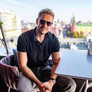 O Miloš Biković &#39;κόπηκε&#39; από το White Lotus ως φιλορώσος