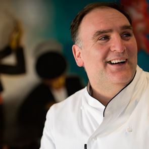Ο Jose Andres μαγειρεύει για όλους τους σωστούς λόγους