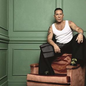 Σε δικαστική διαμάχη με την αδερφή του ο Γιώργος Μαζωνάκης