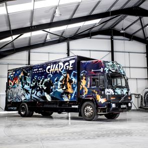 Το πιο ακριβό φορτηγό του πλανήτη έχει την υπογραφή του Banksy