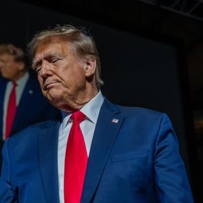 O Donald Trump είναι ένοχος και για τις 34 κατηγορίες στη δίκη για την υπόθεση Stormy Daniels κινδυνεύει με φυλάκιση