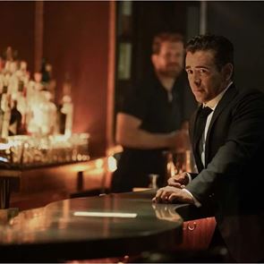Στo Sugar του Apple TV+, ο Colin Farrell μας μυεί στο καλό ουίσκι