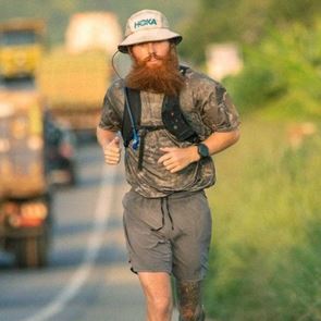 Russel Cook, ο &#39;θεότρελος&#39; δρομέας που έκανε τον γύρο της Αφρικής