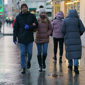 Κορονοϊός: Σταθερά πάνω από 100 οι θάνατοι