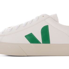 10 λευκά sneakers φέρνουν την άνοιξη