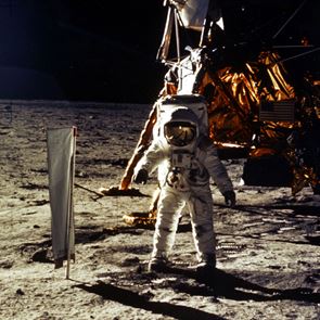 Στο σφυρί σπάνιες φωτογραφίες από την χρυσή εποχή της εξερεύνησης του διαστήματος