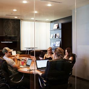 Γιατί η Gen Z είναι καταδικασμένη, σύμφωνα με πολλούς οικονομολόγους