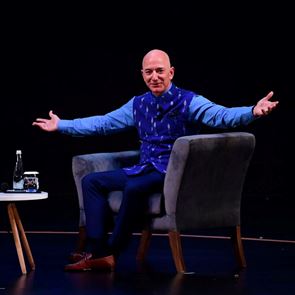 100 εκατ. δολάρια από τον <em>Jeff</em> <em>Bezos</em> για τους άστεγους