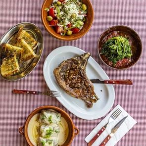 Αυτή η ταβέρνα θα μείνει ανοιχτή όλο τον Αύγουστο στην Αθήνα