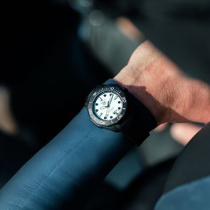 Η αναβίωση του εμβληματικού Night Diver της TAG Heuer