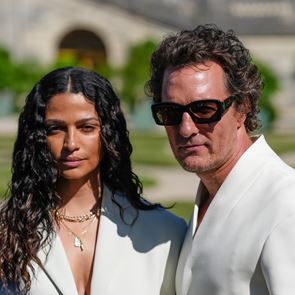 Ο Matthew McConaughey αποκαλύπτει &#39;μυστικά της κρεβατοκάμαρας&#39; που έχουν κρατήσει ζωντανό τον γάμο