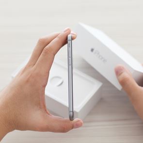 Λεπτότερο και ελαφρύτερο θα είναι το επόμενο iPhone