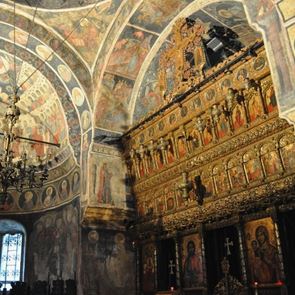 Δεκάδες πιστοί έσπασαν την καραντίνα σε εκκλησία της Πάτρας