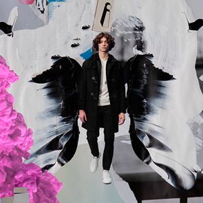 Ένα δυνατό περιβαλλοντικό κολάζ για τη Hogan