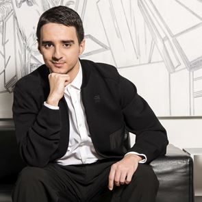 Το Lacoste Original είναι το άρωμα που εκφράζει την προσωπικότητά σου, σύμφωνα με τον Στρατή Χατζησταματίου