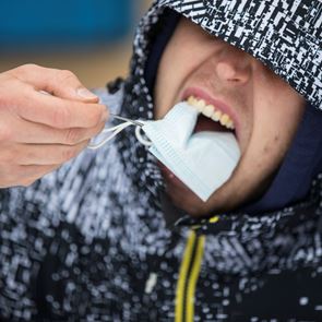 Ένα περίεργο σύμπτωμα της μετάλλαξης Όμικρον
