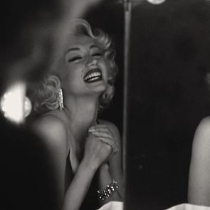 Πώς η Ana De Armas μεταμορφώθηκε σε Marilyn Monroe