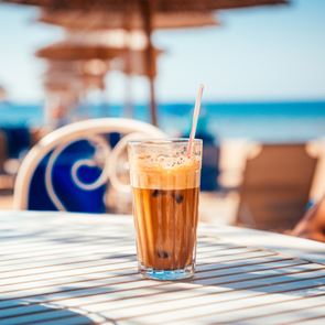 Το Harvard έχει τη δική του θεωρία για εμάς που πίνουμε καφέ με άδειο στομάχι