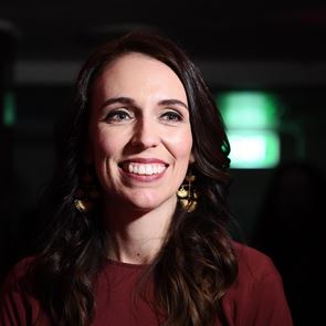 Ποια είναι η &lt;em>γυναίκα&lt;/em> που σάρωσε στις εκλογές στη Νέα Ζηλανδία