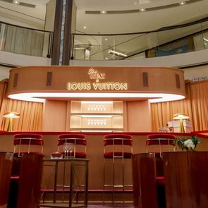 Όταν το καλύτερο <em>μπαρ</em> του κόσμου συνάντησε τη Louis Vuitton