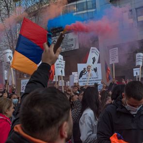 Ο πόλεμος μαίνεται στο Ναγκόρνο Καραμπάχ