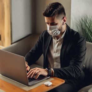 &lt;em>Κορονοϊός&lt;/em>: 3.833 νέα κρούσματα