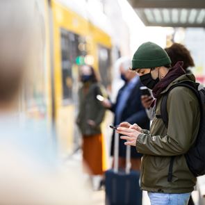 Κορονοϊός: Μικρή υποχώρηση με 24.246 νέα κρούσματα
