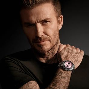 To νέο ρολόι του David Beckham παίζει σοβαρή μπάλα