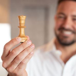 Πώς να κλέψεις σε ένα παιχνίδι σκάκι με ένα sex toy