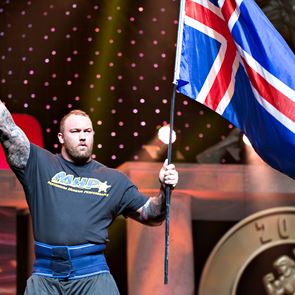 To Βουνό διέλυσε το παγκόσμιο ρεκόρ στα deadlifts