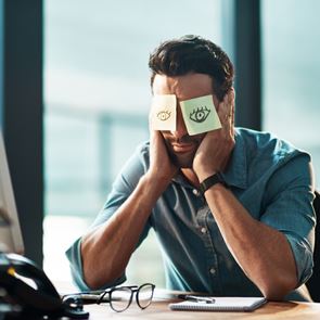 Η &lt;em>ιαπωνική&lt;/em> τεχνη του να κοιμάσαι στη δουλειά