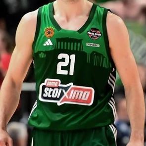 Η επτάστερη φανέλα του Παναθηναϊκού έφτασε ως τη διάσημη καρέκλα της Γαύδου