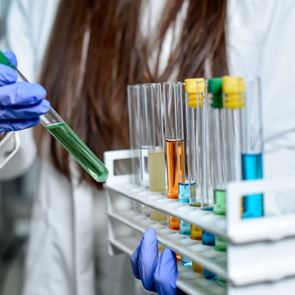 Οι 4 πιο ελπιδοφόρες θεραπείες για τον <em>κορονοϊό</em>