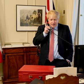 Όλος ο κόσμος κλείνει τα σύνορα με τη Μεγάλη Βρετανία