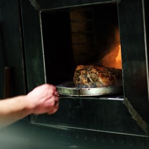 Οι Κυριακές έχουν ξανά Sunday Roast στο Vezene