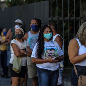 Κορονοϊός: Τι προβλέπουν οι επιστήμονες και γιατί ανησυχούν