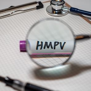 Τι είναι ο μεταπνευμονοϊός (HMPV)-ήρθε στη Θεσσαλονίκη από την Κίνα