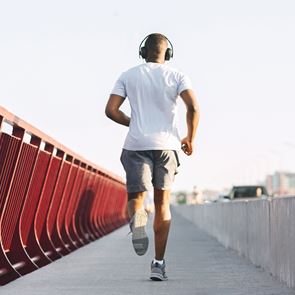 Πώς η μουσική μπορεί να ενισχύσει την <em>προπόνησή</em> σου