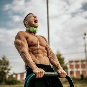 Οι κραυγές που βγάζεις όταν γυμνάζεσαι βελτιώνουν σημαντικά την προπόνησή σου