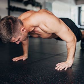 Οι 3 εύκολες ασκήσεις που θα σε βοηθήσουν να ξεκινήσεις προπονήσεις