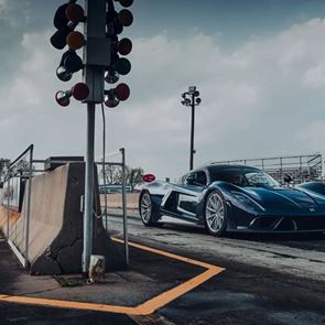 Το καταιγιστικό Hennessey Venom F5