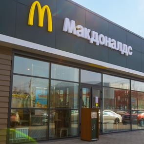 Τα McDonald&#39;s αποχωρούν από τη Ρωσία μετά από 32 χρόνια