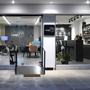 Το Lounge77 δεν είναι ένα συνηθισμένο κομμωτήριο