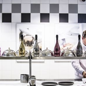 Ανακαλύπτοντας τα μυστικά της μοναδικής σαμπάνιας Armand de Brignac