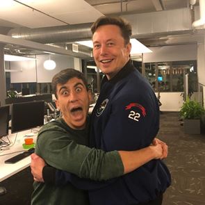 Από το YouTube και την αγκαλιά στον Elon Musk, πώς βρέθηκε ο Φειδίας Παναγιώτου στην Ευρωβουλή