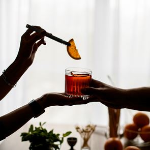 Χτίζοντας το τέλειο χριστουγεννιάτικο home bar