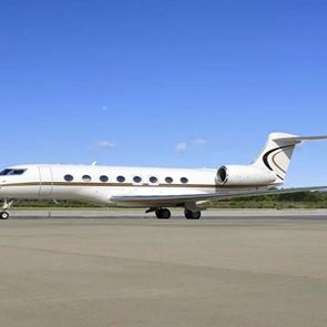 Μπορείς να αγοράσεις το ιδιωτικό τζετ του Jeff Bezos πλέον, αν έχεις δυο φράγκα στην άκρη