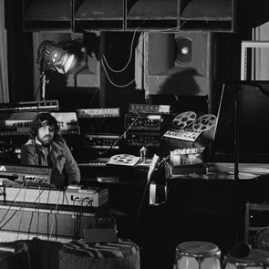 Elon Musk, Κώστας Γαβράς και σύσσωμος ο καλλιτεχνικός κόσμος αποχαιρετούν τον Βαγγέλη Παπαθανασίου